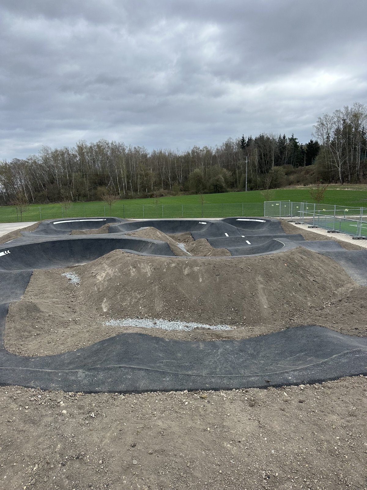 Nové pumptrackové hřiště v areálu TJ Baník