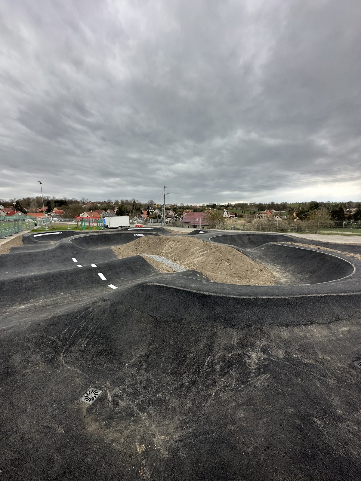 Pumptrack z druhé strany